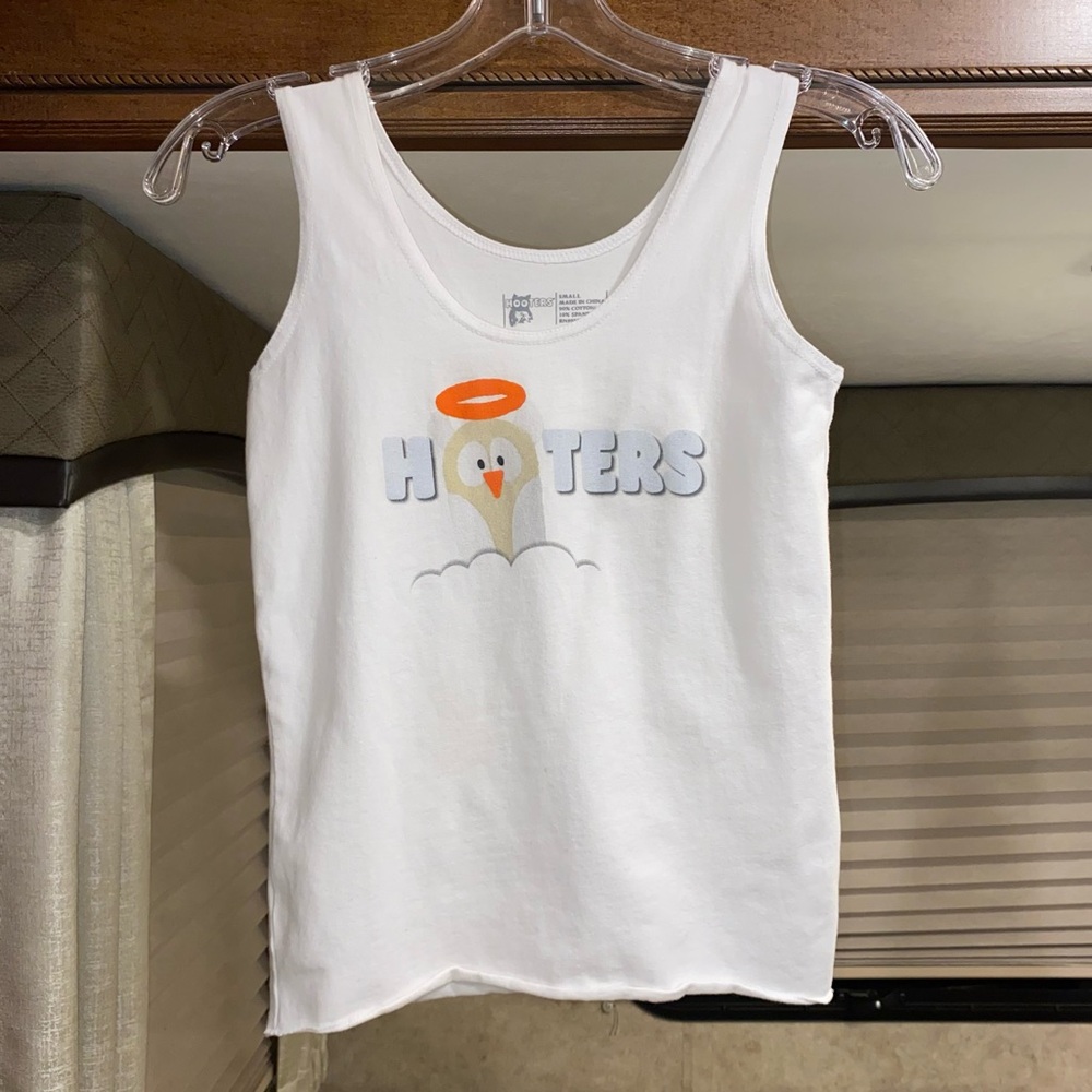 HTF SZ. NEW! HOOTERS Tank Top: Sz. S
